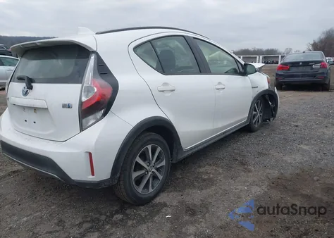 2018 Toyota Prius C Two из США, поврежденный, VIN JTDKDTB32J1613206